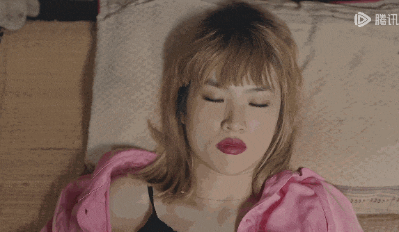 虽然刑侦局的重点也不在演员颜值,但作为女主,姚安娜的形体,仪表都让