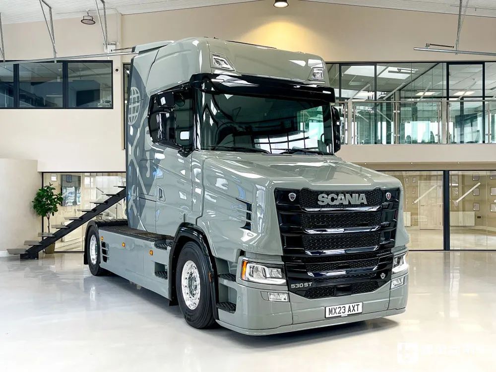 搭载v8发动机爆改成长头单拖荷兰vlastuin改装厂打造的斯堪尼亚530st