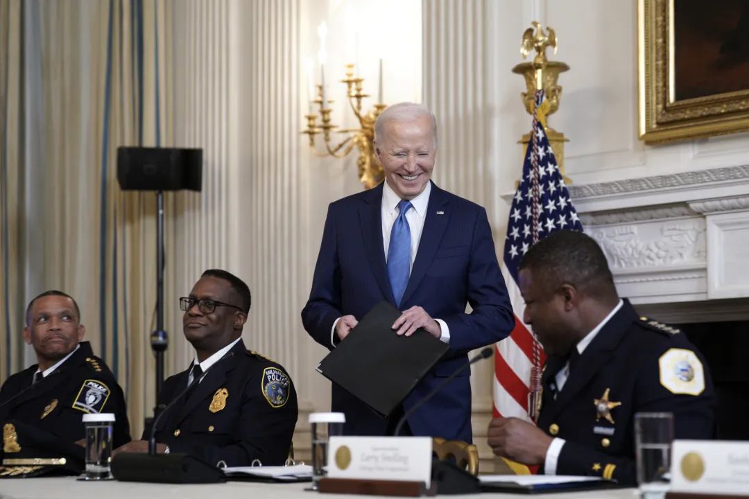 28日,拜登在白宫参加会议.图:视觉中国