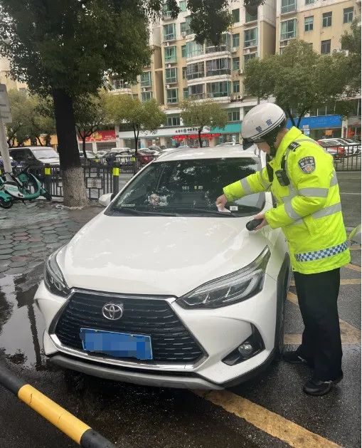 南昌交警这里禁止停车