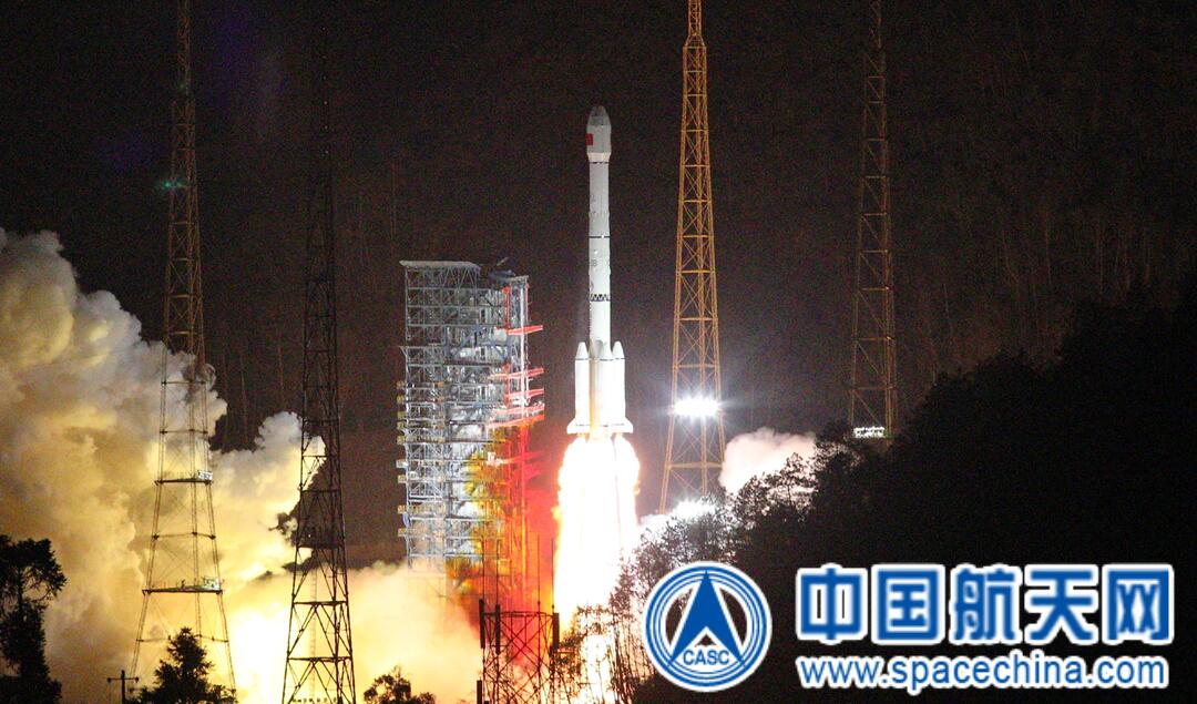 图为长三乙火箭发射瞬间.肖国军 摄