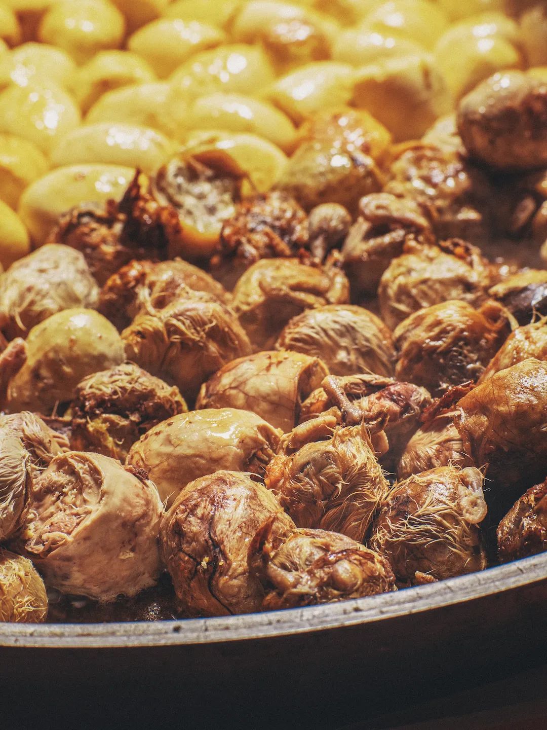 有人说,郑州不过是一个火车拉来的新城,历史不长,没什么美食底蕴.