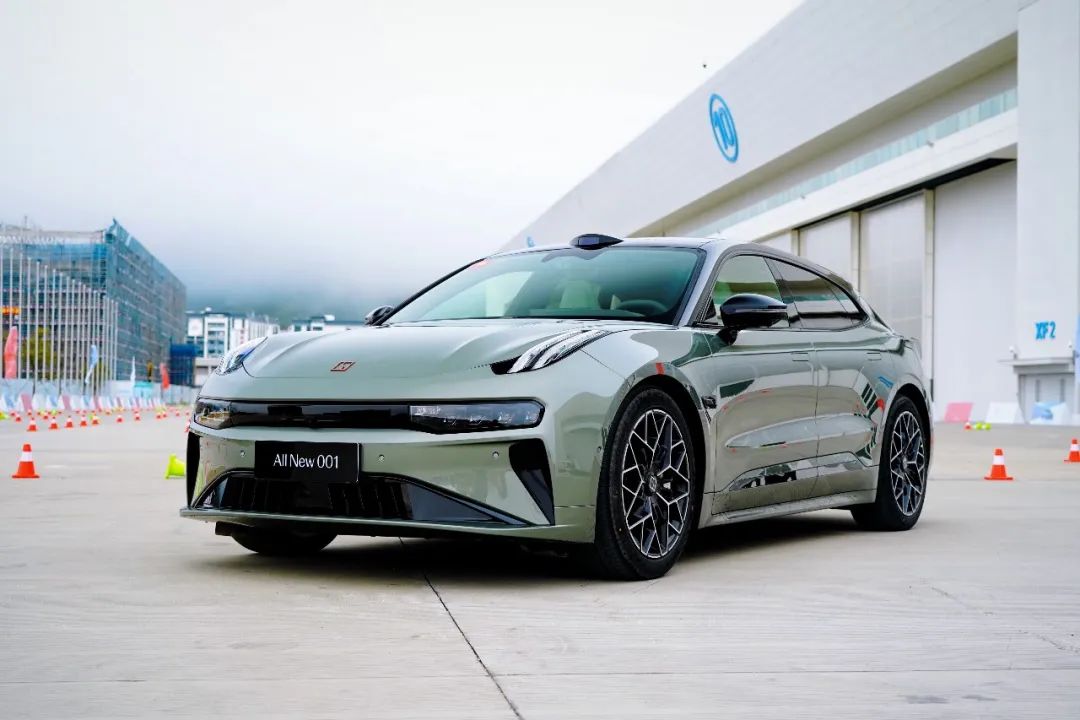 24款极氪001刚刚上市,售价区间为26.9—32.