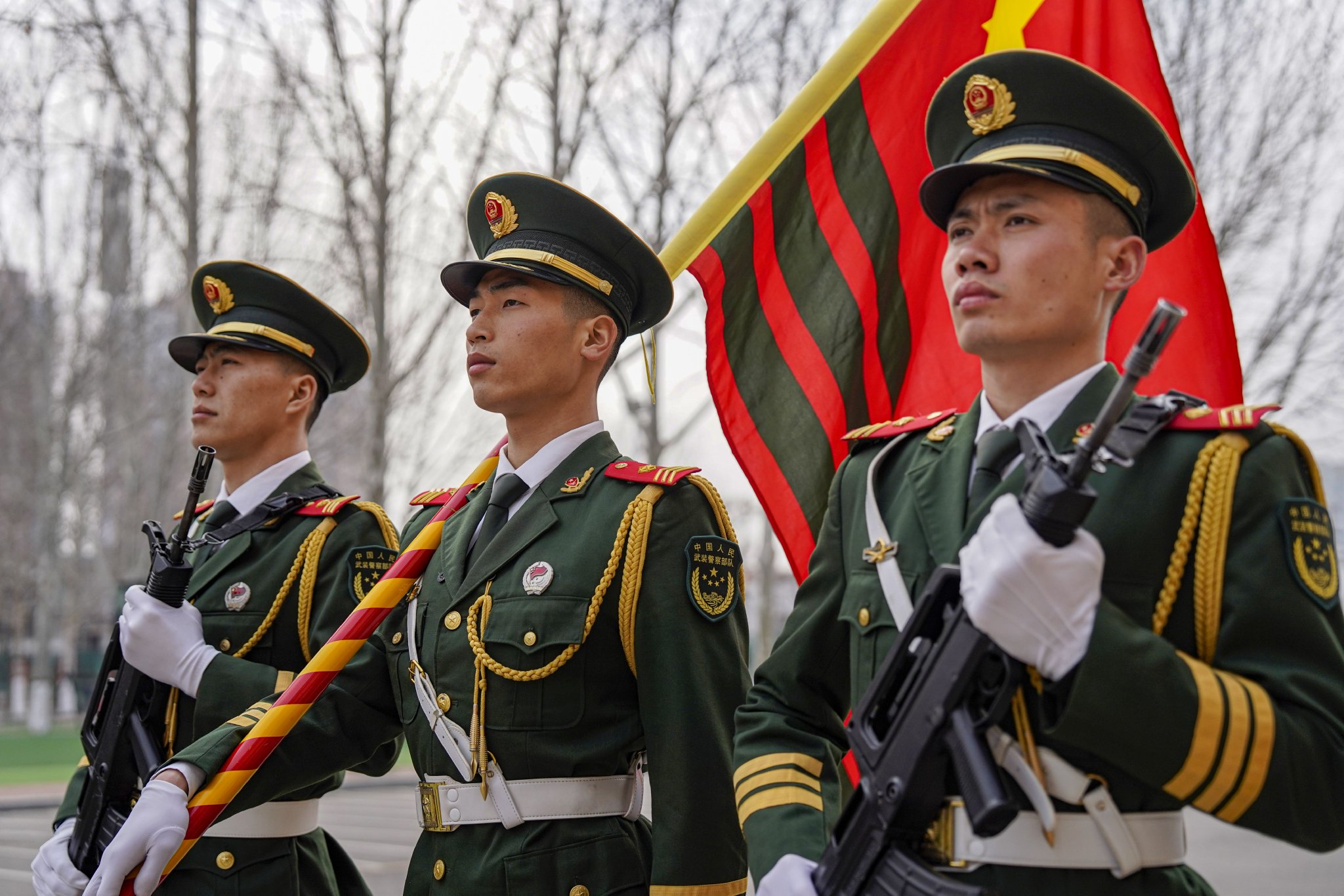 难舍军旅!致敬永不褪色的迷彩青春_新浪财经_新浪网