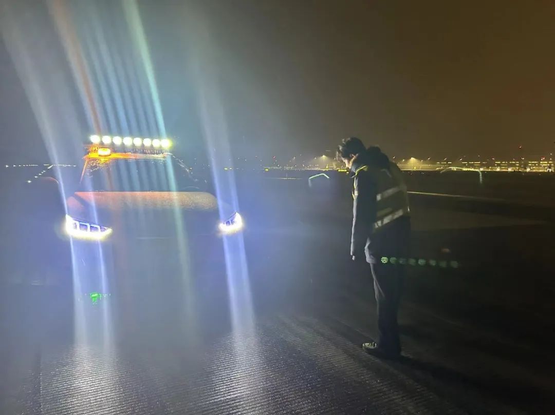 全员出动除冰雪,来看花湖人的"热辣滚烫"~|鄂州市_新浪财经_新浪网