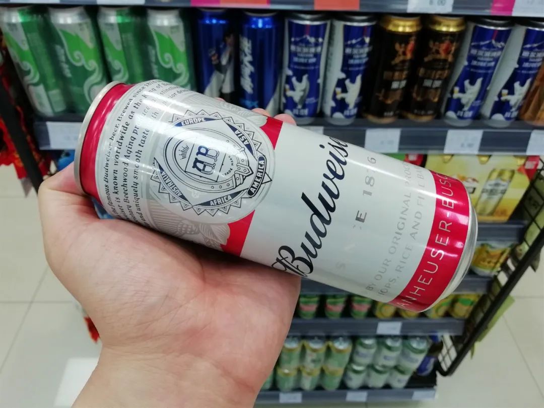 中国高端啤酒市场,百威亚太稳坐头把交椅,2018年的市场份额为46.