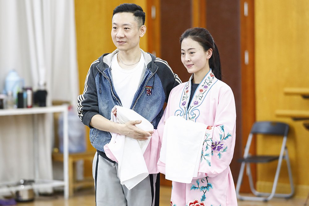 《五女拜寿》四十载 喜看中评再起航