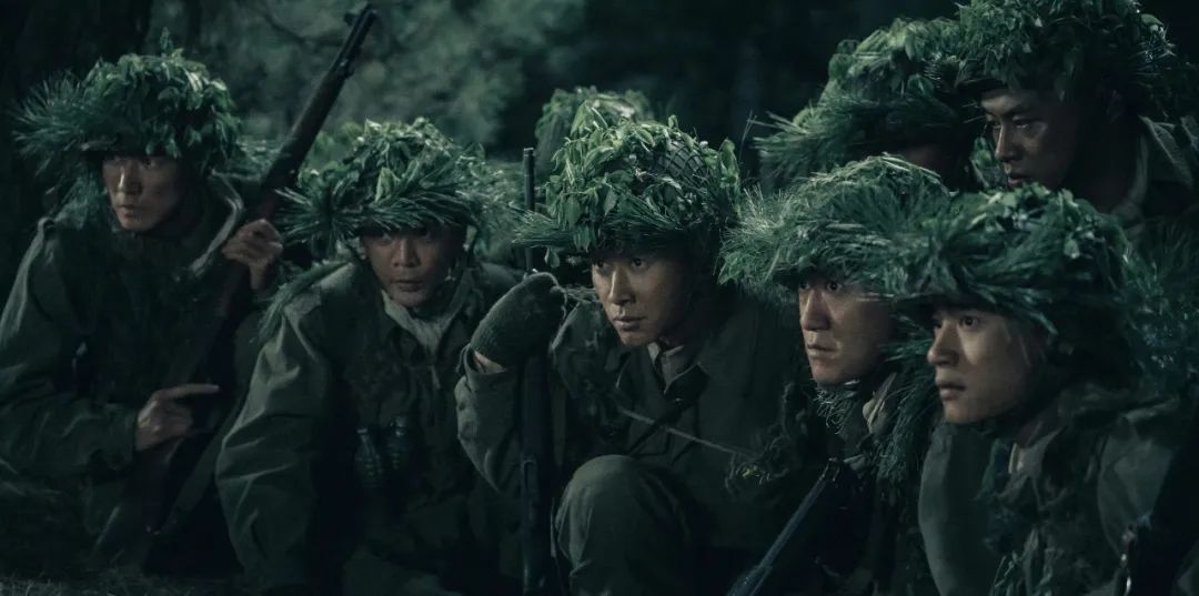 在那段漫长的时光里,"手撕鬼子"的"抗日神剧"接连出现,用冷兵器打仗