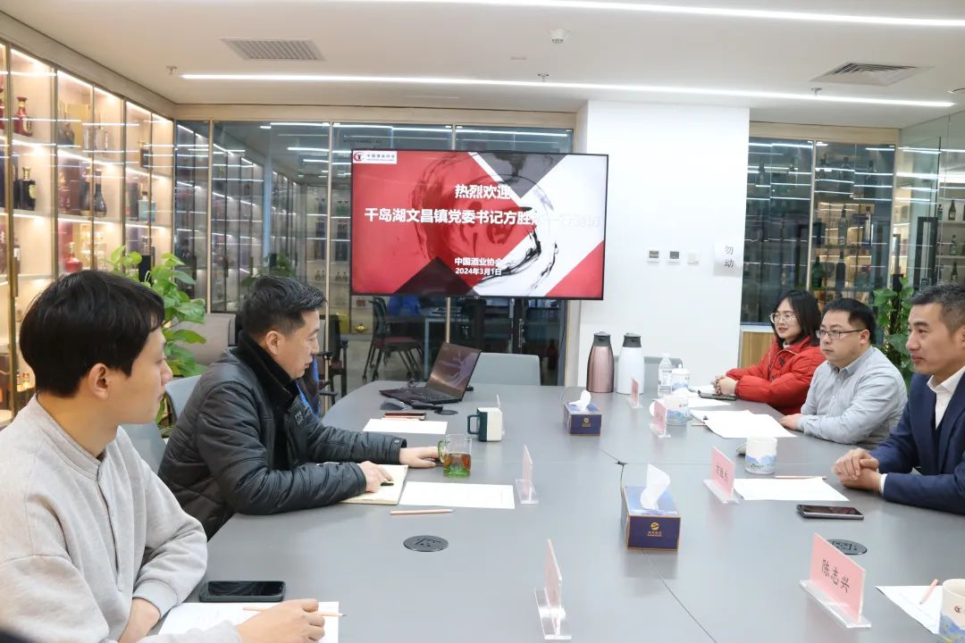 杭州市千岛湖高铁新区管委会主任,淳安县文昌镇党委书记方胜杰一行到