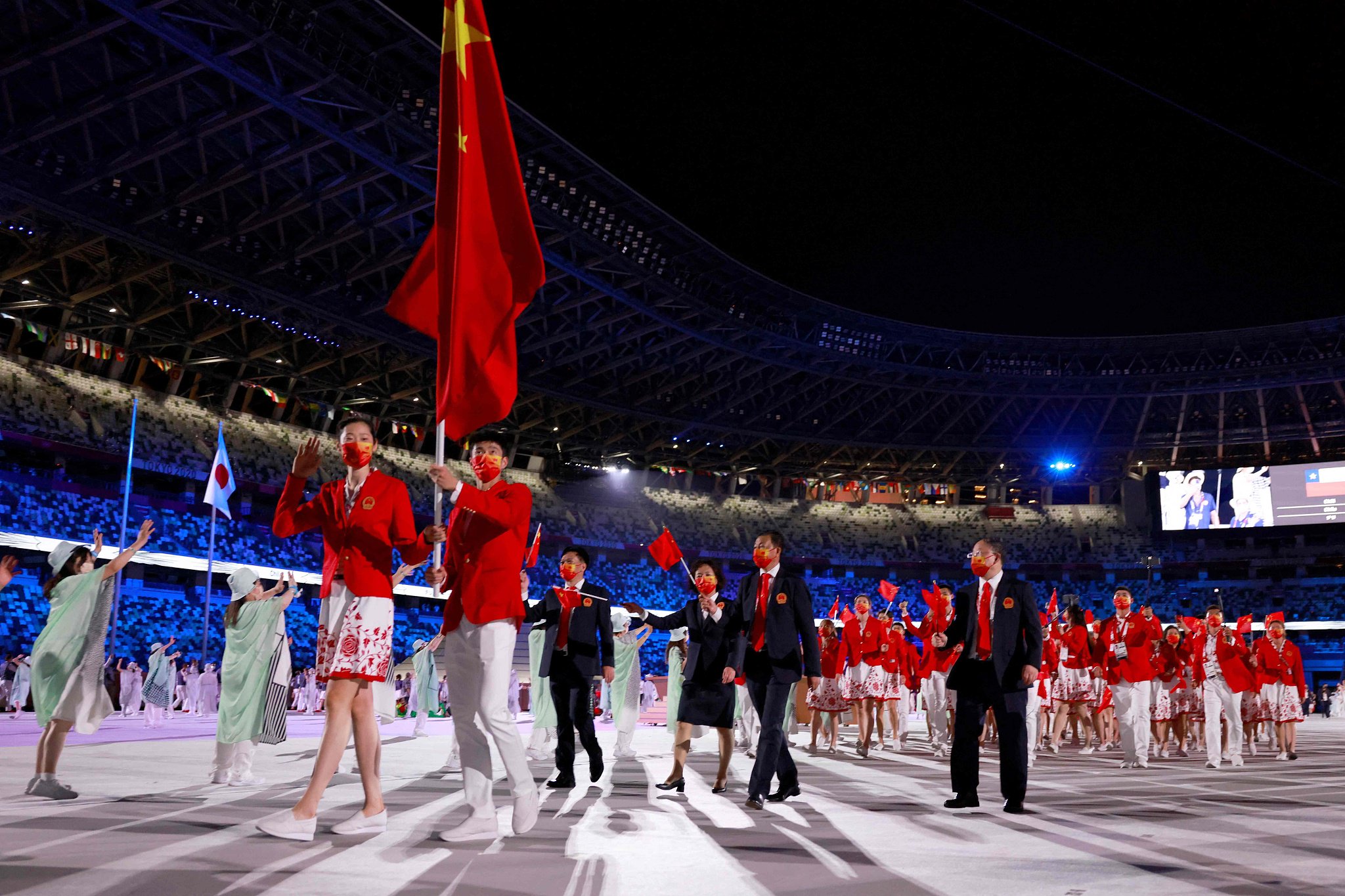 中国代表团参加东京奥运会开幕式