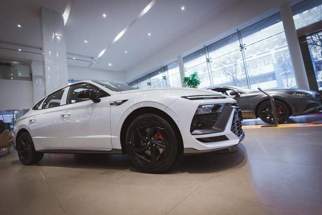 燃油车峰回路转 预售价15万的第十一代索纳塔已到店|15-20万_新浪财经