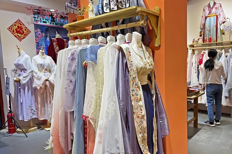 一家国潮汉服专卖店.(图片来源:视觉中国)