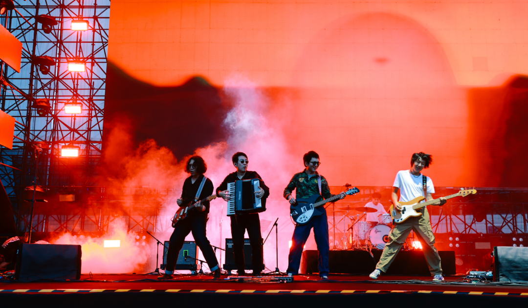 他,三甲骨科医生,知名乐队成员