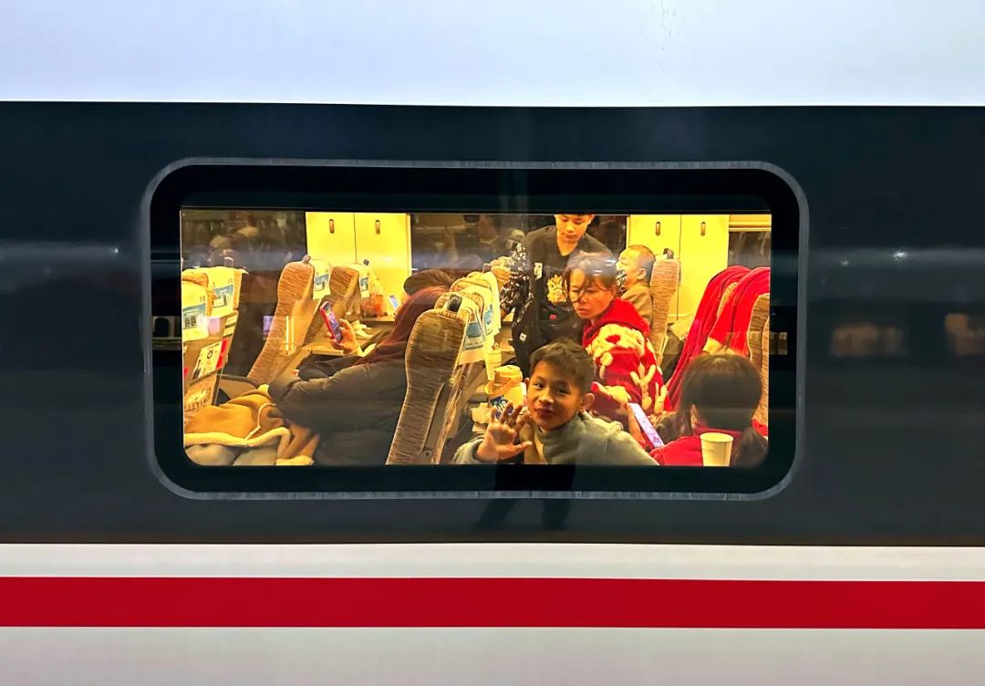 今年,他们记录了关于车窗的故事→|列车_新浪财经_新浪网