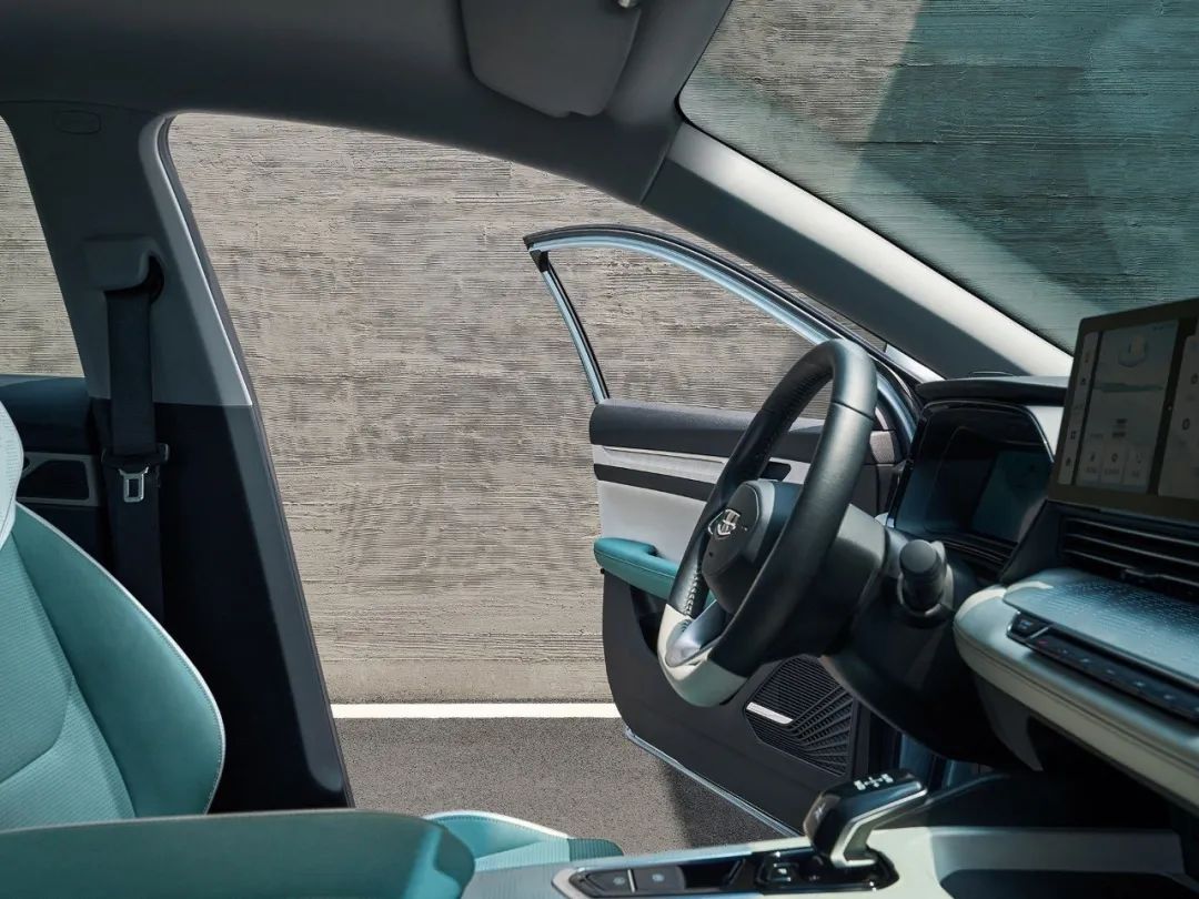 兼顾动力与省油！这车配1.5T插混配置高 不到9万闭眼入？