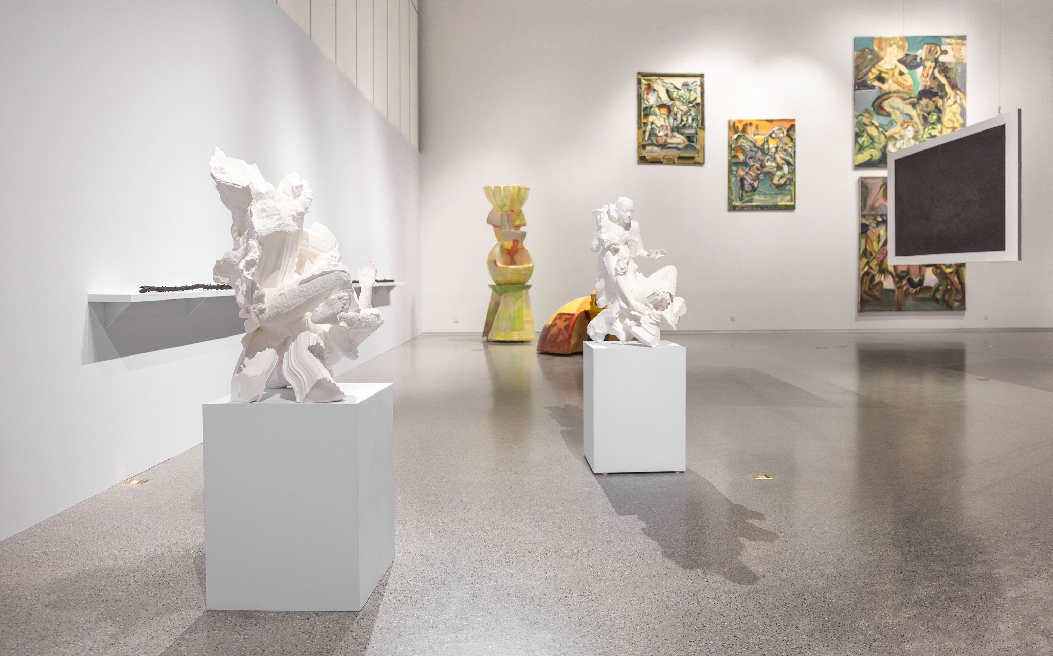 在这一次展览中,艺术家希望能够以这两件作品在跨年展期间与衢州当地