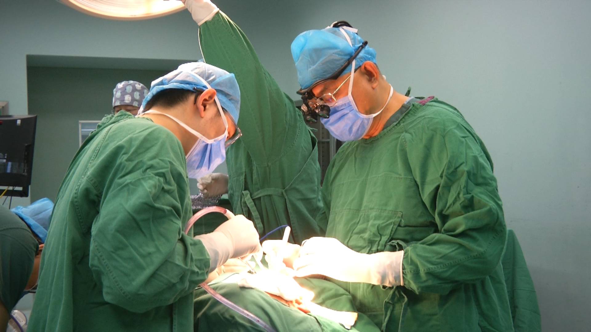 北京同仁医院专家主刀 完成区医院首例腮腺恶性肿瘤切除手术|手术