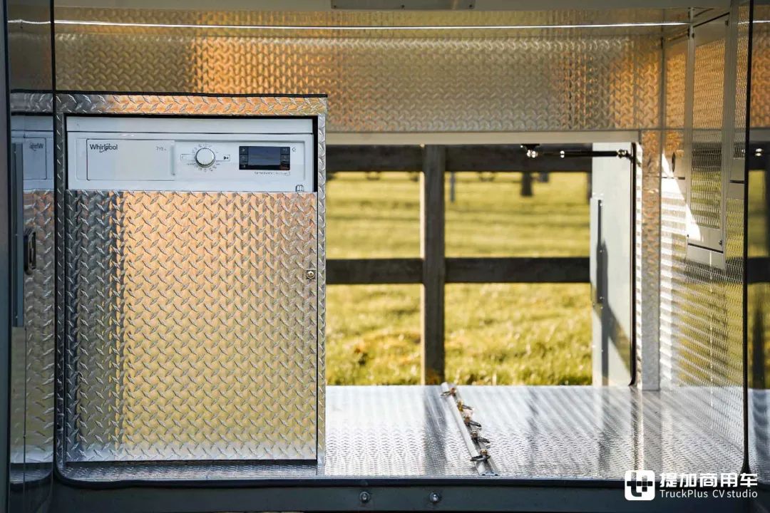 v8发动机的豪华a型房车欧洲房车大厂stx打造斯堪尼亚590s房车了解一下