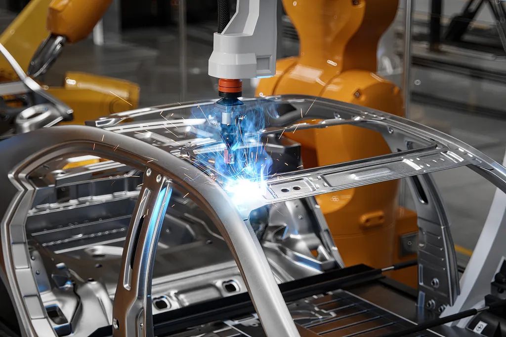 智能制造工厂机器人焊接汽车