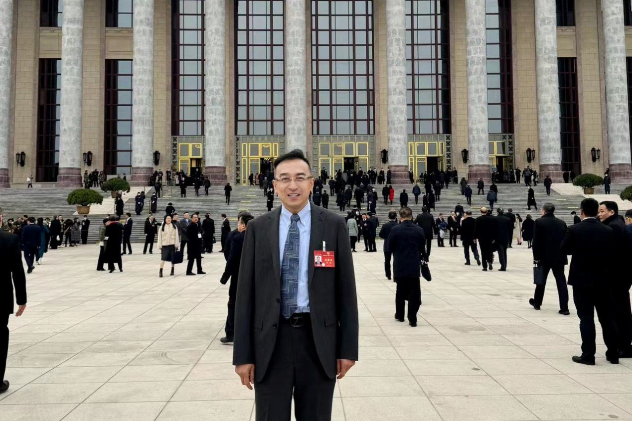 全国政协委员,民建北京市委副主委,希肯国际文化集团董事长安庭(受访