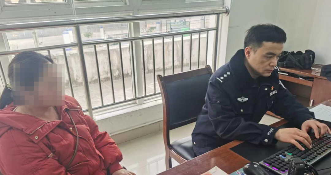 何女士到派出所报警