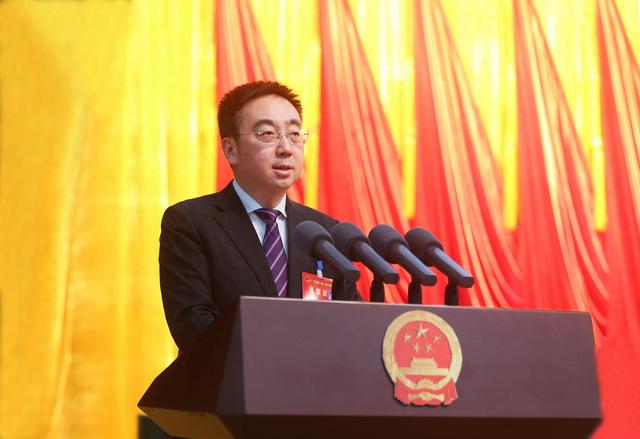 全国人大代表,四川省广元市市长董里:"年轻城市"与"城市青年"的共同