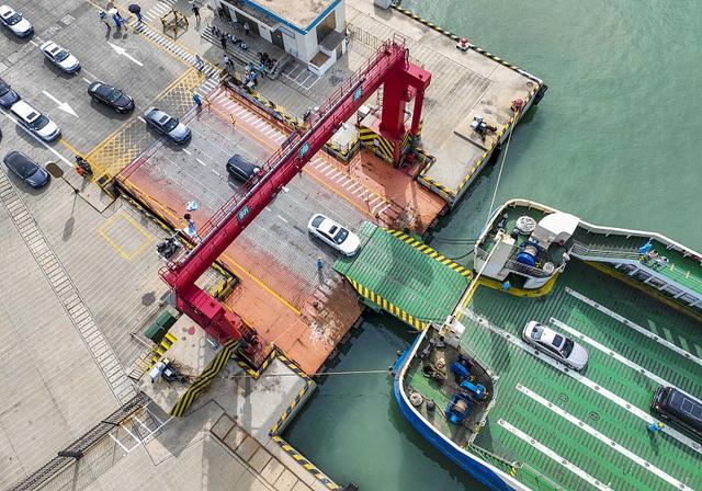 海口新海港轮渡码头.视觉中国 图