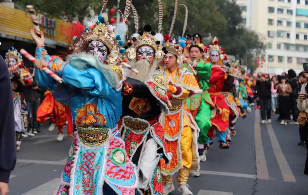 2024年2月14日,广东省汕头市潮阳区2024年春节英歌舞展演巡游活动火热