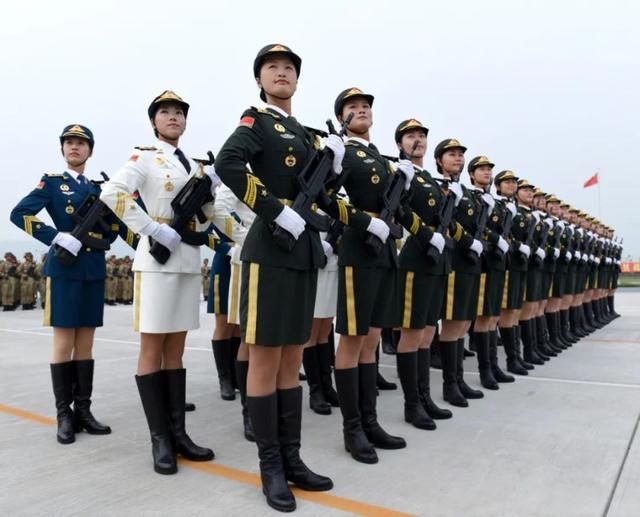 展示了中国女兵的英姿风采全国三八红旗集体等多项荣誉她所在集体荣获