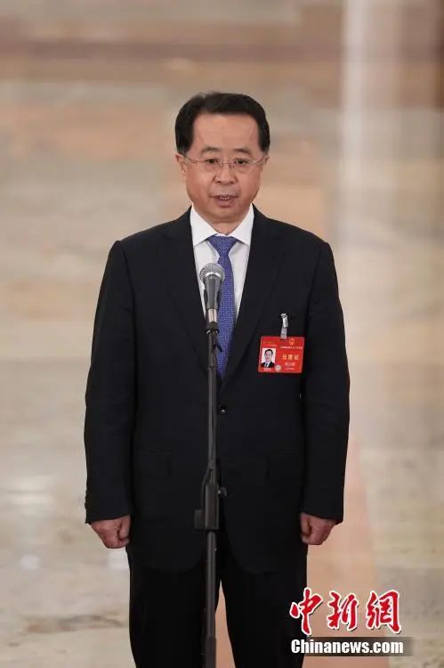 民政部部长陆治原回答记者提问.中新社记者 崔楠 摄