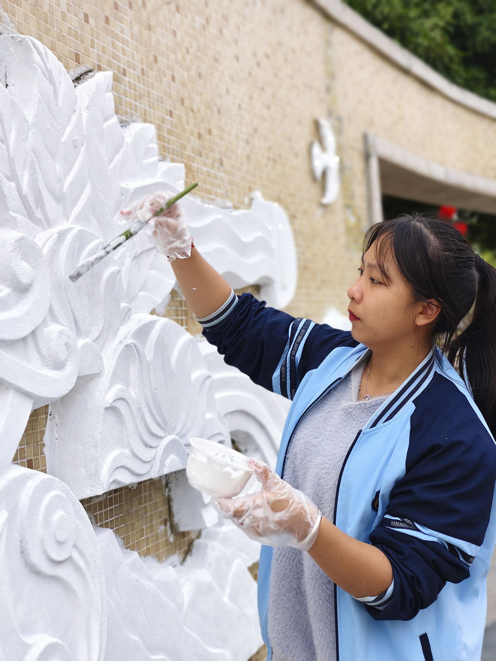 南宁市第一职业技术学校工艺美术专业师生开展学雷锋志