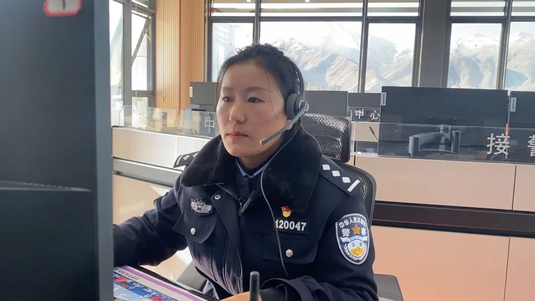 键盘敲击声走进拉萨市公安局110指挥中心最忠诚的守护者这条"生命线""