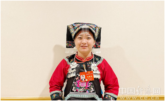 "全国人大代表,贵州省赤水市牵手竹艺发展有限公司总经理杨昌芹表示,"