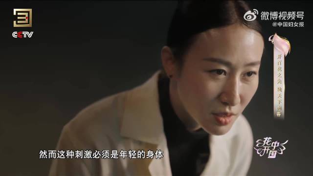 张娅姝的水下芭蕾展现极致美感！_新浪新闻