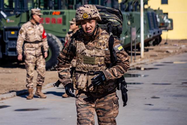 现场直击 | 早春时节,武警特战分队极限对抗|武警_新浪财经_新浪网