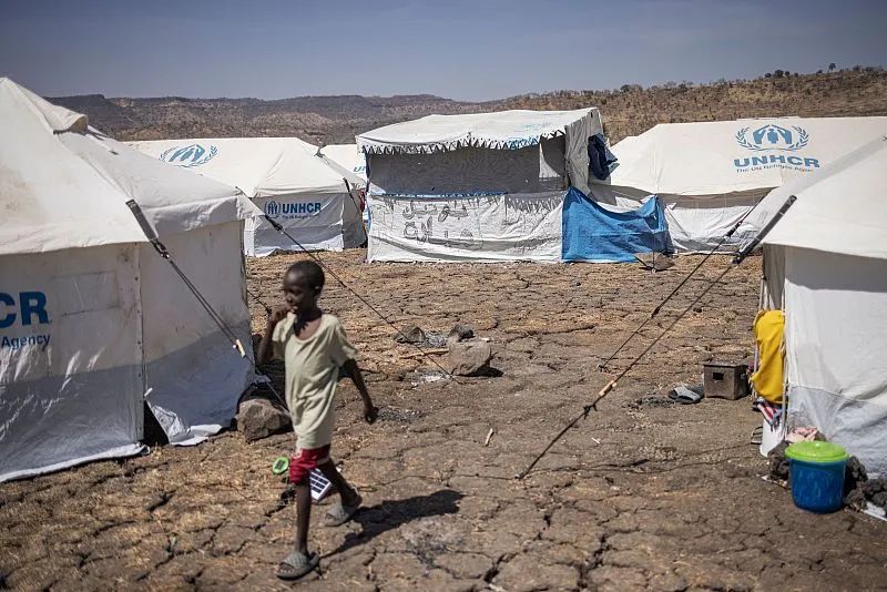 一名苏丹儿童在位于距离苏丹边境80公里附近的埃塞俄比亚阿姆哈拉州难民营。