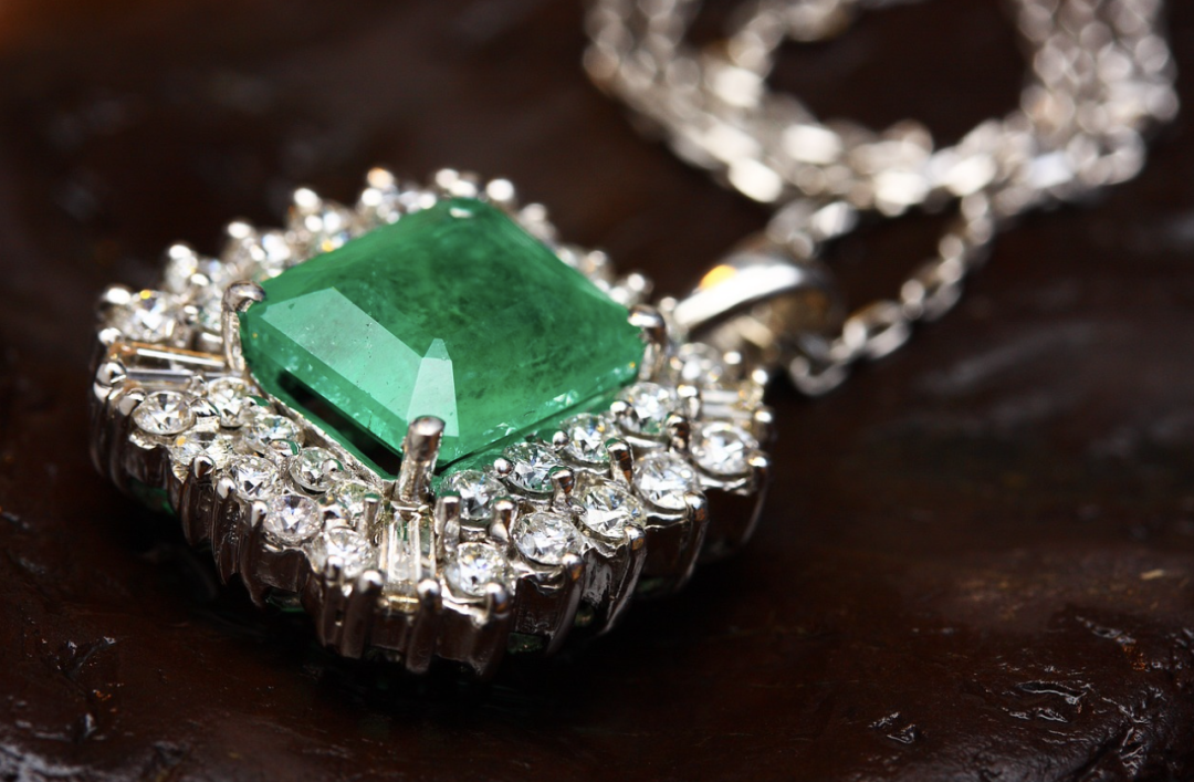 三个月涨粉630万这届网友爱上直播间鉴宝