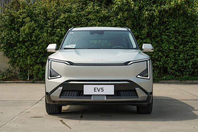 行驶品质优异空间百变灵活试驾起亚ev5720长续航版