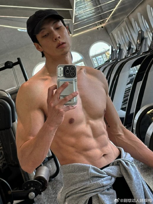 高瀚宇晒健身照,内娱也有了自己的Rain!这身材好像假的啊|高瀚宇|健身|身材_新浪新闻