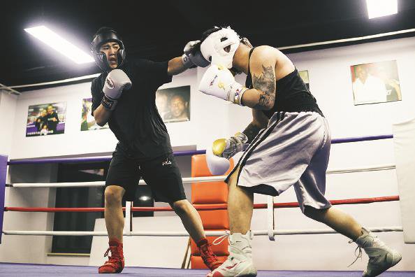 一拳打出一片天|拳击_新浪财经_新浪网