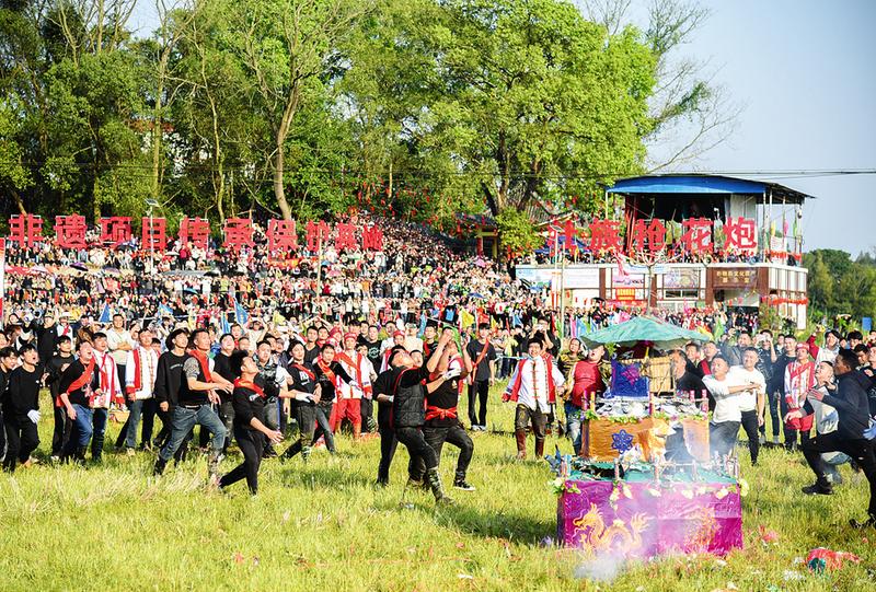 壮乡抢花炮 劲炫民族风|民俗_新浪财经_新浪网