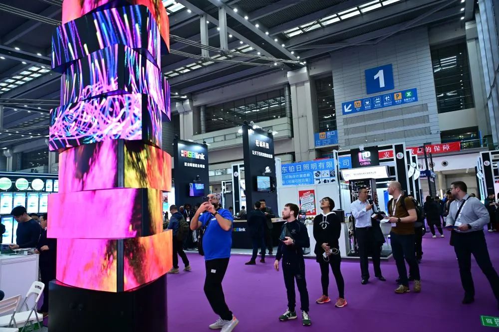 在天马等龙头企业的带动下,目前mini/micro-led技术日渐完善,相关供应