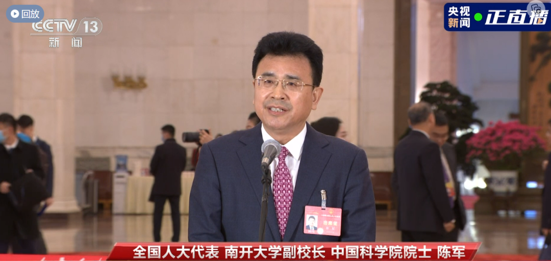 陈军对媒体表示:"未来 1 至 2 年,电动汽车有望充 1 次电可以跑 1000