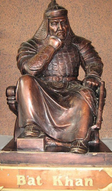 金帐汗国创始人、蒙古西征军统帅拔都的铜像