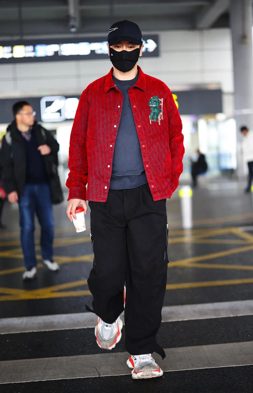 黄晓明肚子赘肉突出,网友得知真相后点赞|黄晓明_新浪财经_新浪网