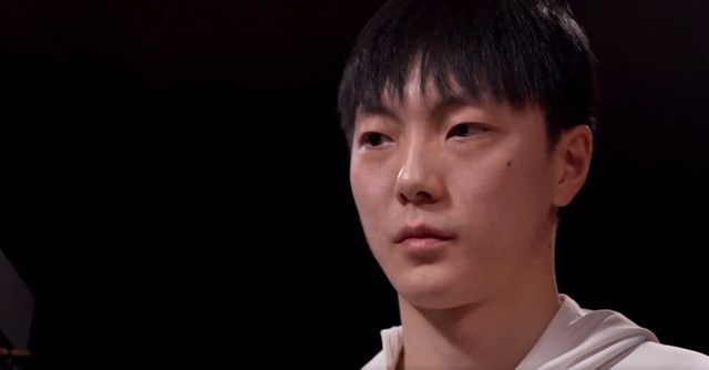 图为胡明轩回顾比赛.图片来源:节目截图.