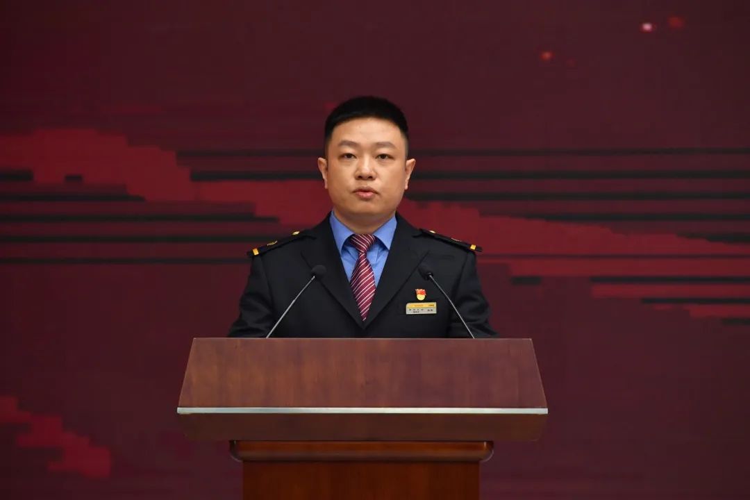 他们中有努力当好枢纽大站行车"指挥员"的中国铁路郑州局集团有限公司