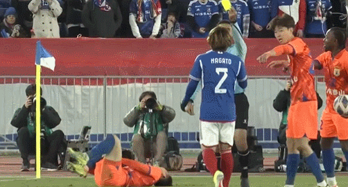 永户胜也被红牌罚下，泰山队却未能利用多一人的优势。