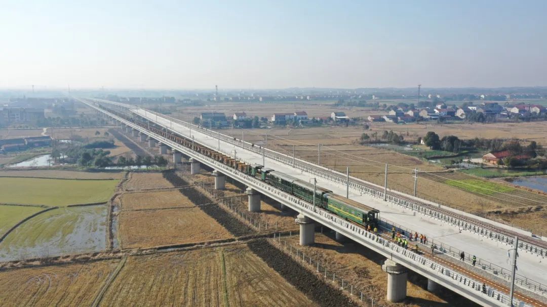 沿江高铁武宜段,襄荆高铁建成通车后,将与荆荆高铁在荆门西站"牵手"