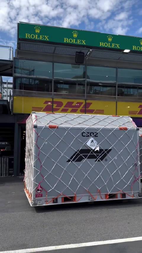 F1物资抵达墨尔本赛道_新浪新闻